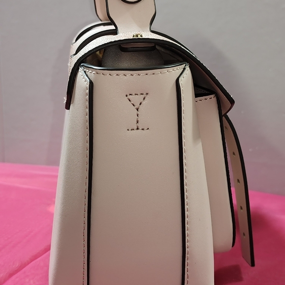 Michael Kors Manhattan Satchel - Picture 5 of 9